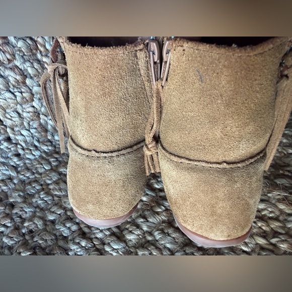 Minnetonka womens Size 9Dusty Brown Willow Ankle Boots w Side Fringe boho wester - Picture 5 of 8